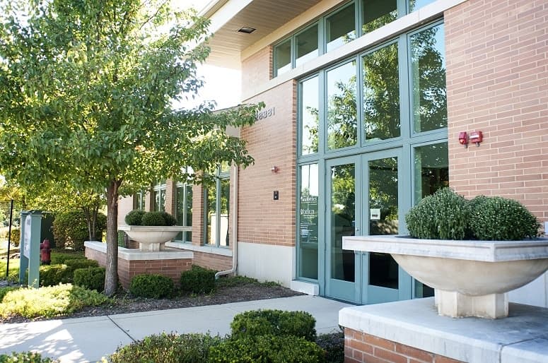 28381 Davis Pkwy, Warrenville, IL 60555