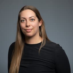 Headshot of Elizabeth Casaletto, PTA