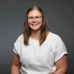 Headshot of Caroline Roberts, PT, DPT, COMT, CIDN