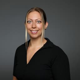 Headshot of Elizabeth Casaletto, PTA