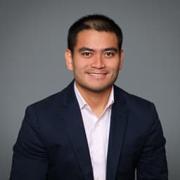 Headshot of Kris Dapiton, DPT