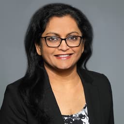 Headshot of Vaishali Dev, PT